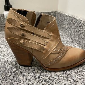 COPY - Like new boots FREE BIRD